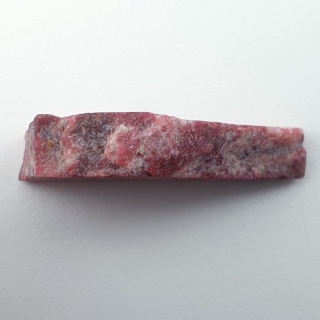 Thulit cięty surowy 33x17 mm nr 137