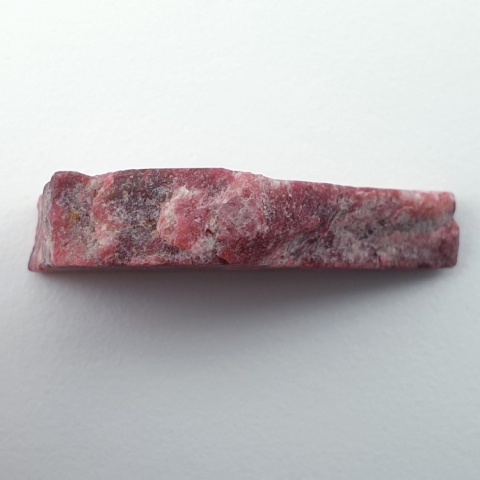 Thulite cut raw 33x17 mm no 137
