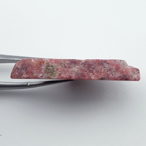 Thulit cięty surowy 34x22 mm nr 195