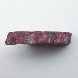 Thulit cięty surowy 35x19 mm nr 172