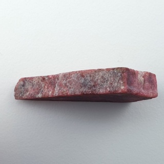 Thulit cięty surowy 35x20 mm nr 184