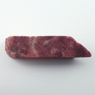Thulit cięty surowy 36x11 mm nr 139