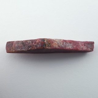 Thulit cięty surowy 36x18 mm nr 166