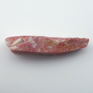 Thulit cięty surowy 38x13 mm nr 170