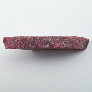 Thulit cięty surowy 38x14 mm nr 162