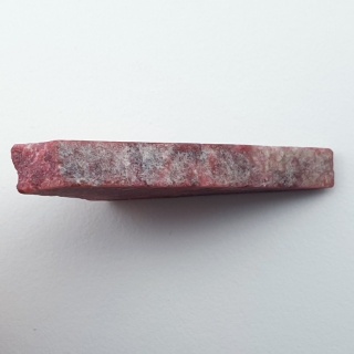 Thulit cięty surowy 41x19 mm nr 192