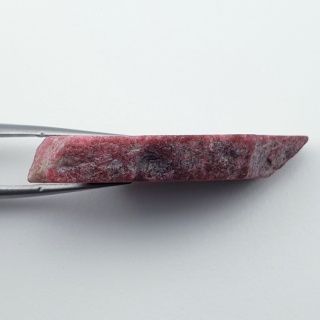 Thulit cięty surowy 41x21 mm nr 110