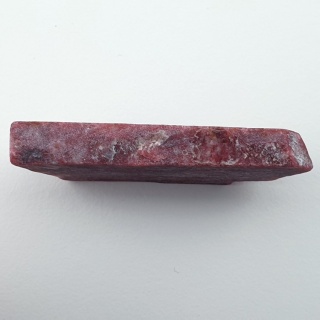Thulit cięty surowy 43x17 mm nr 107