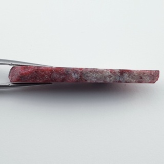 Thulit cięty surowy 46x13 mm nr 141