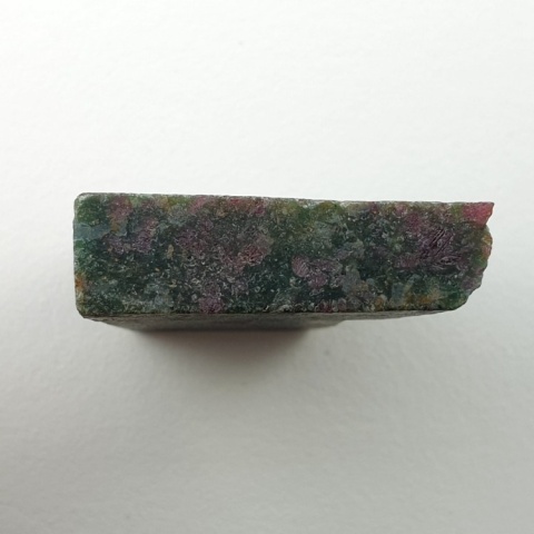 Rubin w fuchsycie cięty surowy 22x21 mm nr 135