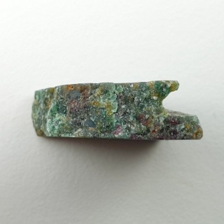 Rubin w fuchsycie cięty surowy 25x17 mm nr 153