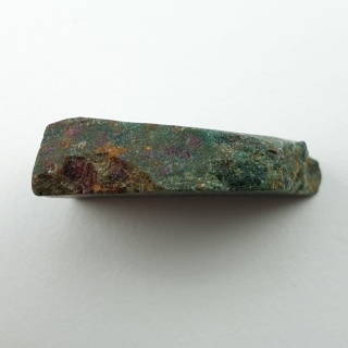 Rubin w fuchsycie cięty surowy 25x20 mm nr 122