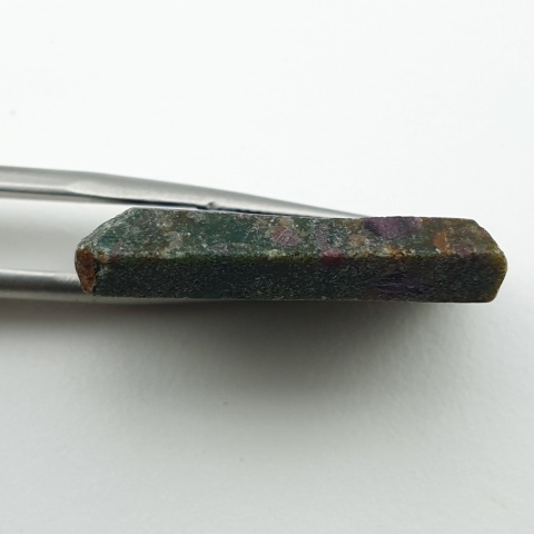 Rubin w fuchsycie cięty surowy 26x21 mm nr 97