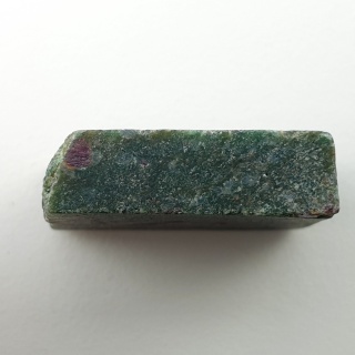 Rubin w fuchsycie cięty surowy 26x22 mm nr 114