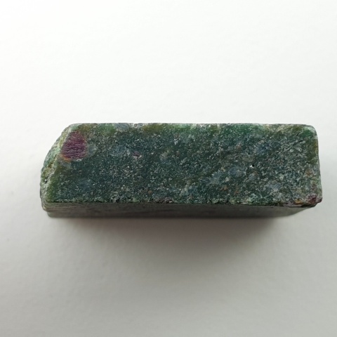 Rubin w fuchsycie cięty surowy 26x22 mm nr 114