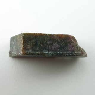 Rubin w fuchsycie cięty surowy 26x22 mm nr 144