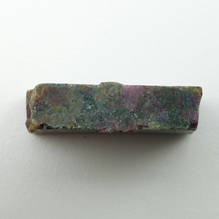 Rubin w fuchsycie cięty surowy 27x18 mm nr 126