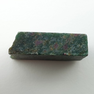 Rubin w fuchsycie cięty surowy 27x22 mm nr 64