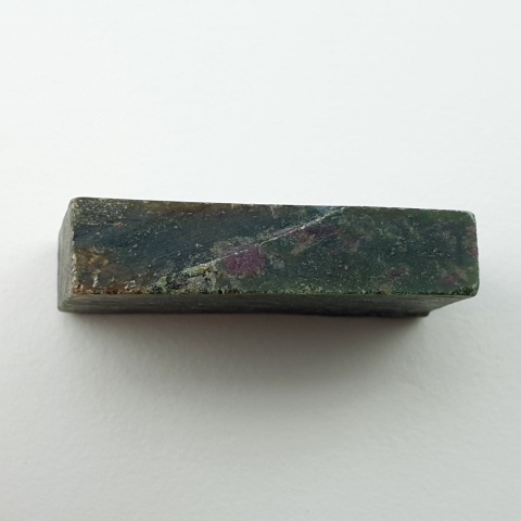 Rubin w fuchsycie cięty surowy 28x19 mm nr 71