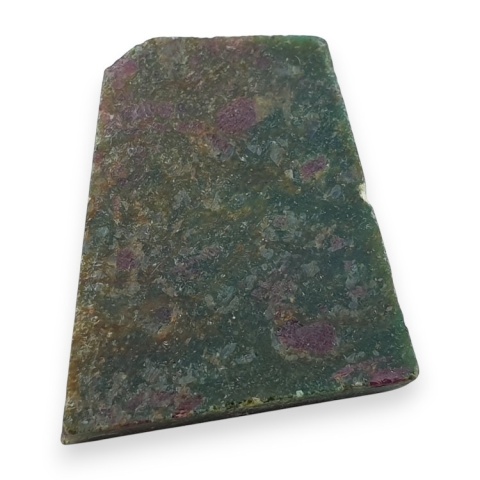 Rubin w fuchsycie cięty surowy 28x24 mm nr 98