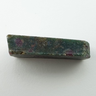 Rubin w fuchsycie cięty surowy 29x17 mm nr 131