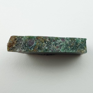 Rubin w fuchsycie cięty surowy 30x16 mm nr 109