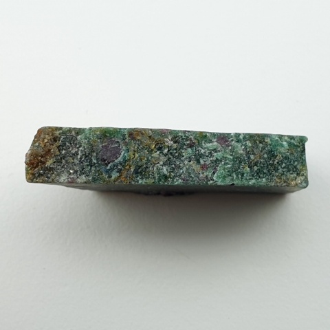 Rubin w fuchsycie cięty surowy 30x16 mm nr 109