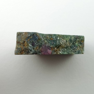 Rubin w fuchsycie cięty surowy 30x22 mm nr 139