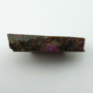 Rubin w fuchsycie cięty surowy 31x17 mm nr 92