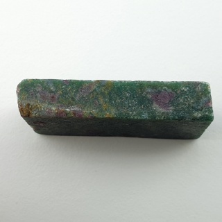 Rubin w fuchsycie cięty surowy 32x16 mm nr 88