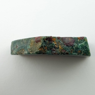 Rubin w fuchsycie cięty surowy 32x29 mm nr 94