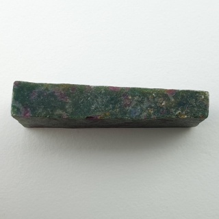 Rubin w fuchsycie cięty surowy 33x16 mm nr 86