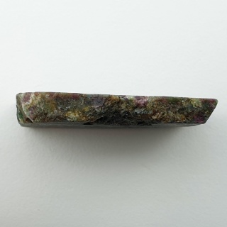 Rubin w fuchsycie cięty surowy 33x21 mm nr 113