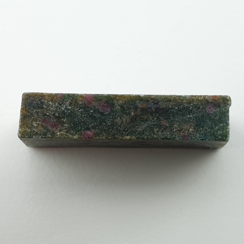 Rubin w fuchsycie cięty surowy 33x21 mm nr 77