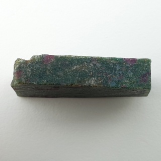 Rubin w fuchsycie cięty surowy 33x22 mm nr 63