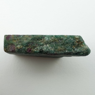 Rubin w fuchsycie cięty surowy 33x25 mm nr 101