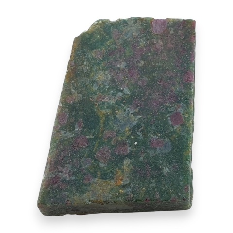 Rubin w fuchsycie cięty surowy 33x25 mm nr 103