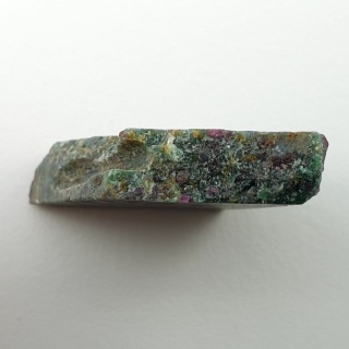 Rubin w fuchsycie cięty surowy 34x19 mm nr 123