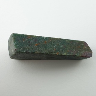 Rubin w fuchsycie cięty surowy 34x22 mm nr 76