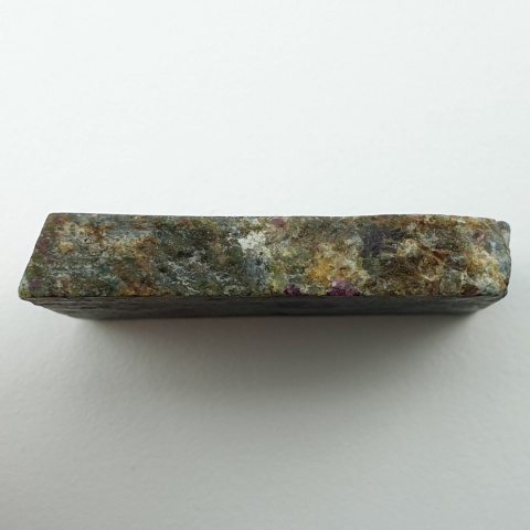 Rubin w fuchsycie cięty surowy 35x21 mm nr 84