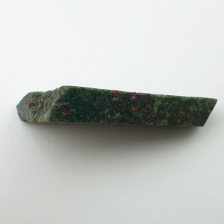 Rubin w fuchsycie cięty surowy 36x24 mm nr 107