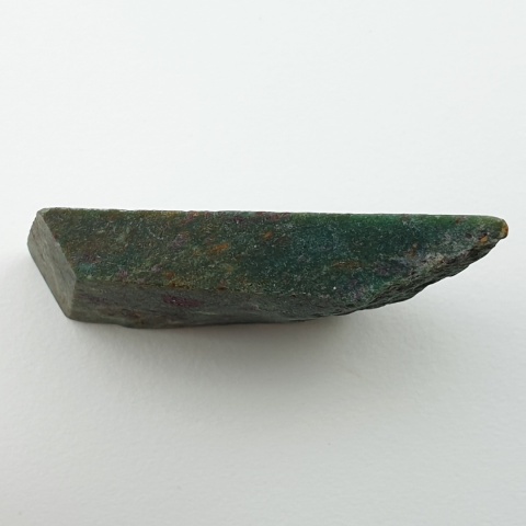 Rubin w fuchsycie cięty surowy 45x21 mm nr 106