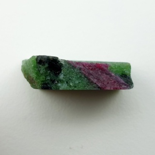 Zoisyt z rubinem cięty surowy 21x18 mm nr 208