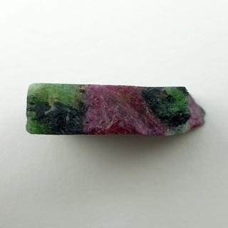 Zoisyt z rubinem cięty surowy 22x18 mm nr 126