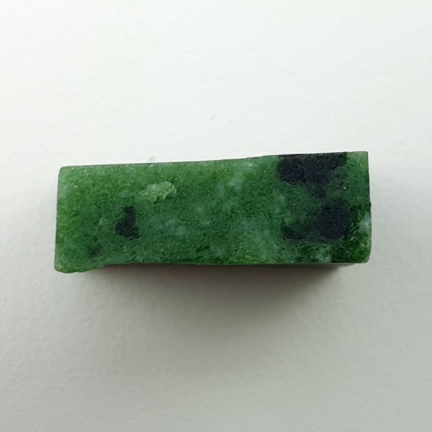 Zoisyt z rubinem cięty surowy 22x19 mm nr 137