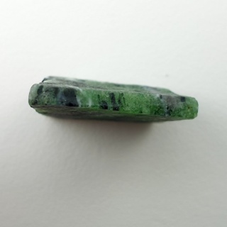 Zoisyt z rubinem cięty surowy 23x19 mm nr 205