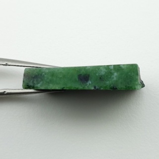 Zoisyt z rubinem cięty surowy 24x17 mm nr 106