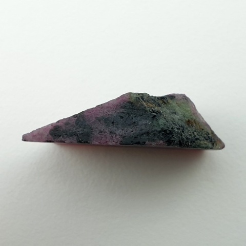 Zoisyt z rubinem cięty surowy 25x21 mm nr 146
