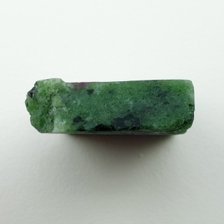 Zoisyt z rubinem cięty surowy 25x23 mm nr 175