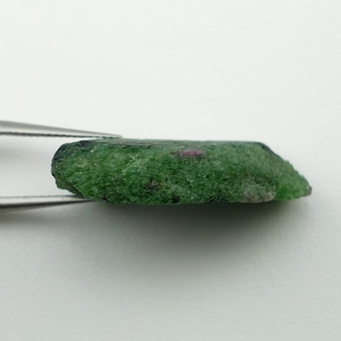Zoisyt z rubinem cięty surowy 27x18 mm nr 129